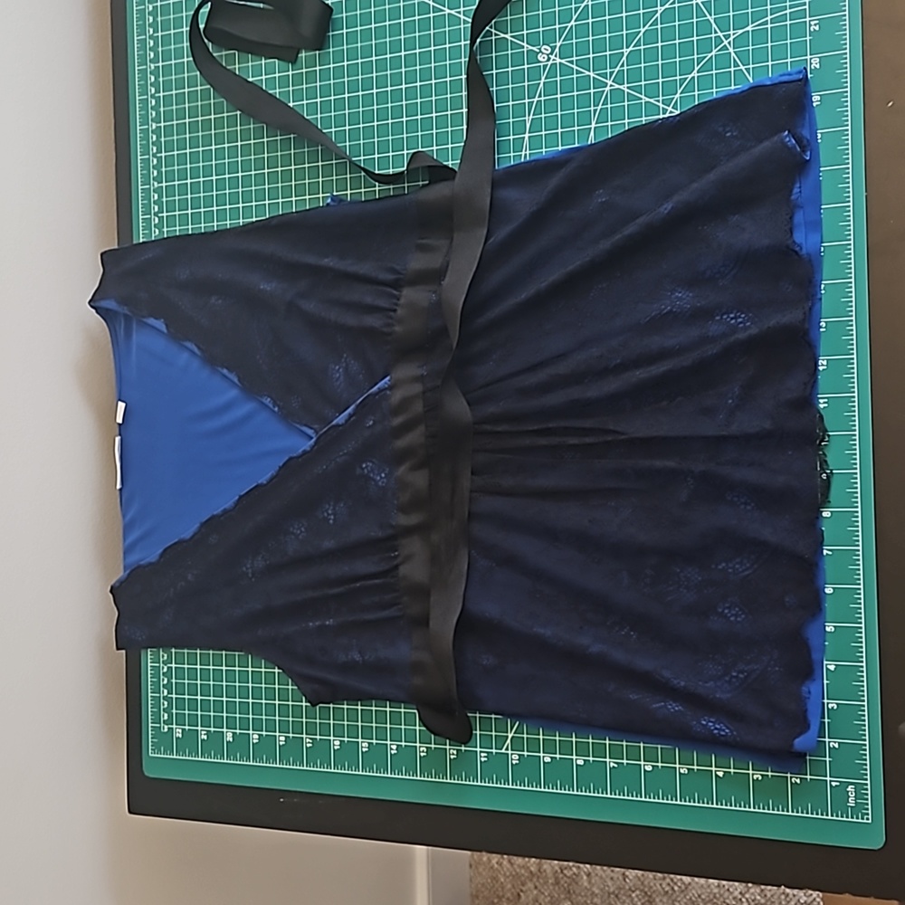 new york and company size medium top blue with black lace overlay